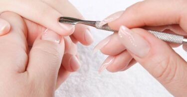 A HOME REMOVAL GUIDE FOR ACRYLIC NAILS